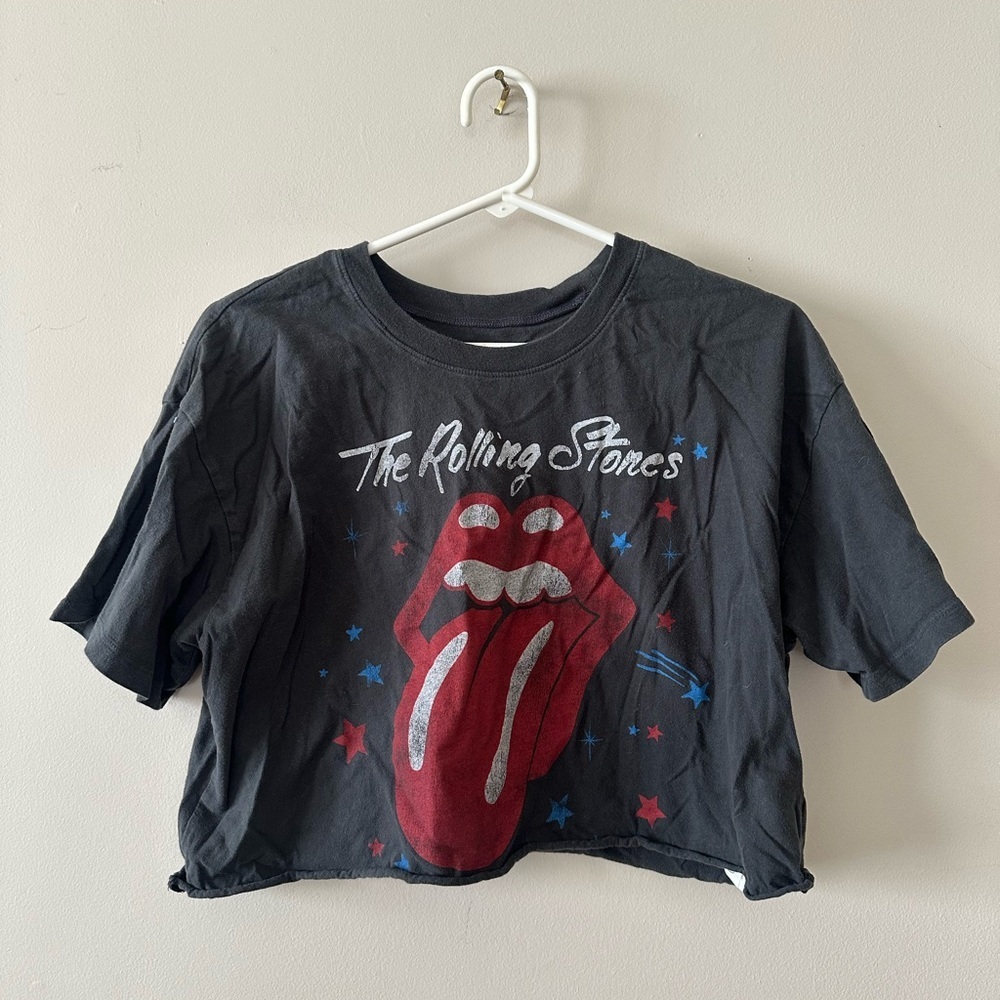 Womenโs Hollister Rolling Stones cropped top M